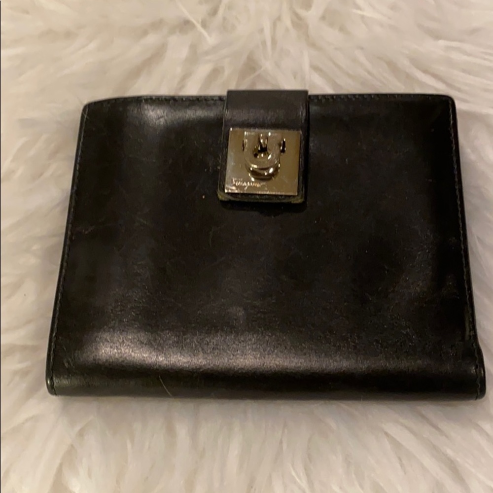 💕 💕 Ferragamo black leather wallet